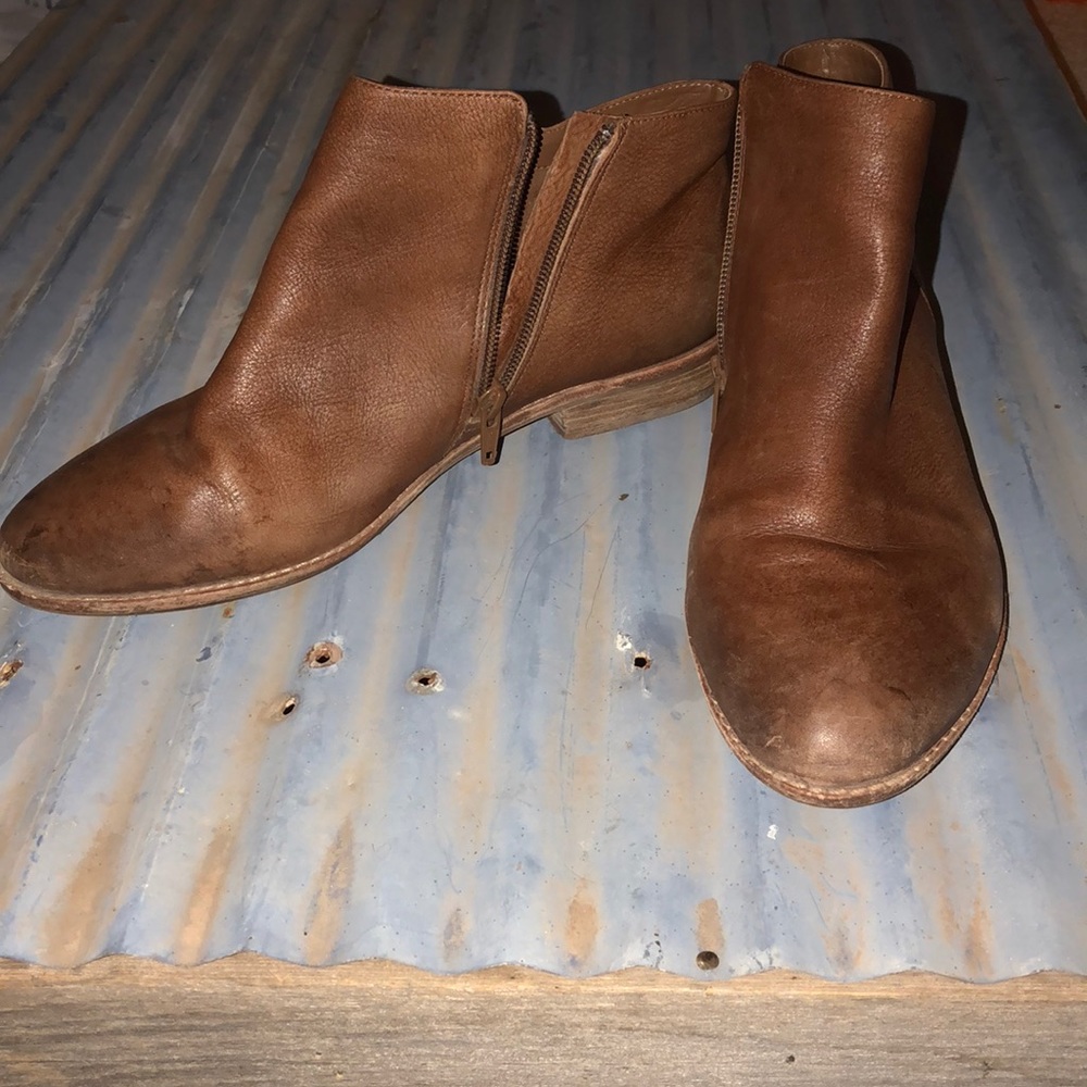 Gianni Bini brown booties